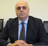 PAR Carlo Maria Rossotto Spécialiste en chef en Technologies de l’Information et de la Communication à la Banque Mondiale. 